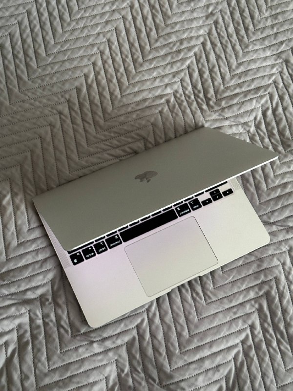 MacBook Air M1 2020 256/8GB с треснутым экраном 2