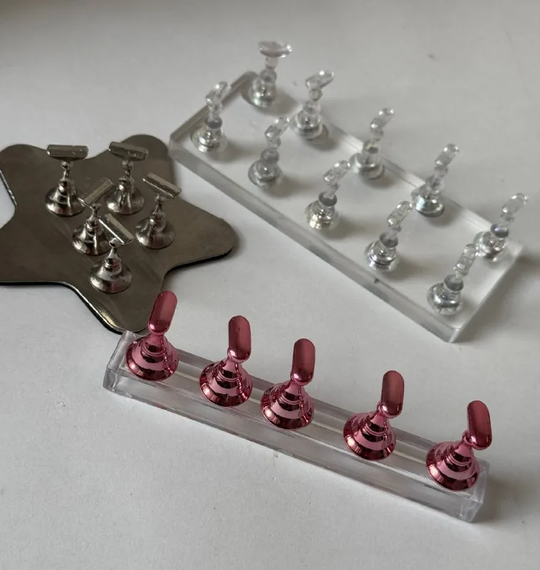 Stands for miniatures and press-on nails 1