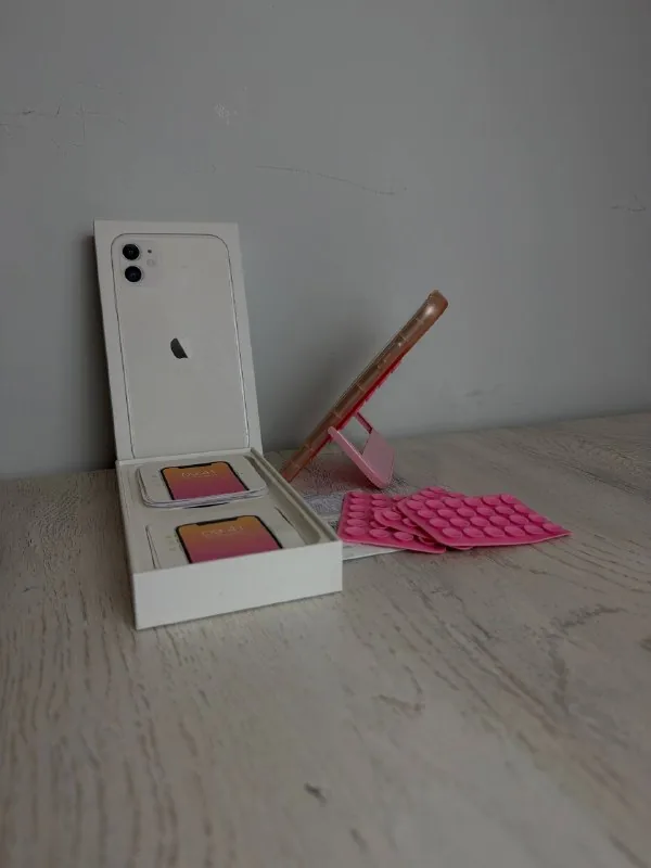 iPhone 11 128 ГБ белый 1