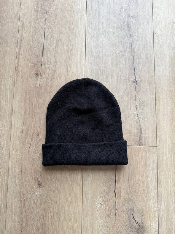 Лонг Stradivarius S, Шапка белая, Шапка черная, Шапка бежевая, Свитер укороченный oversize, Платье Итальянское S-M, Лонг Zara S, Рубашка Zara oversize, Рубашка oversized, Комплект белья 3