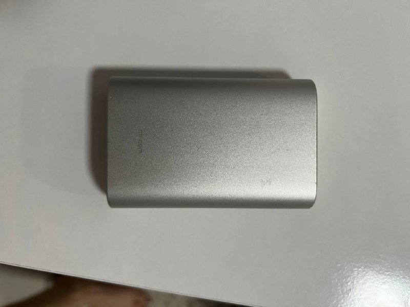 Блок 10000, переходник lightning-VGA, контактные линзы, медицинская форма, книга на английском 2