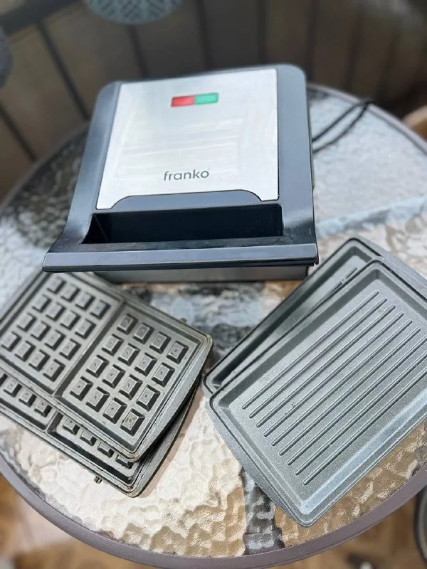 Franko waffle maker with removable panels