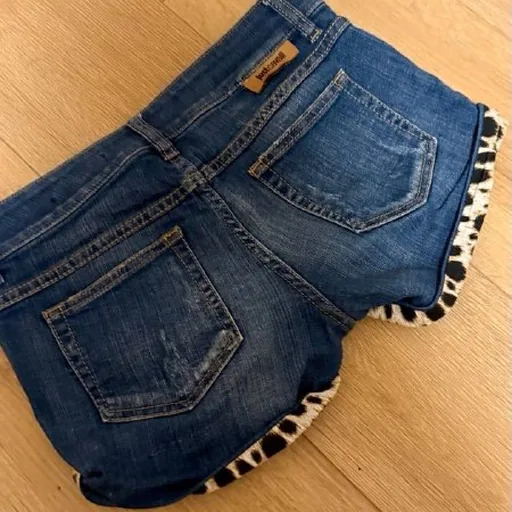 Шорты Just Cavalli, кроссовки Nike Air Force, бутсы Adidas, свитер Gucci