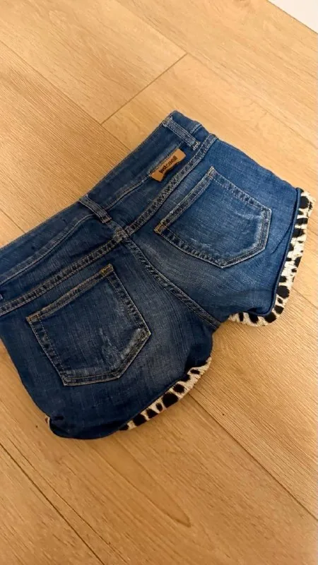 Шорты Just Cavalli, кроссовки Nike Air Force, бутсы Adidas, свитер Gucci 1