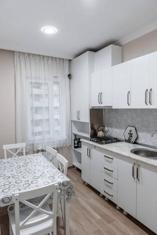 3-комнатная квартира с 2 спальнями в Батуми, аренда на год 4