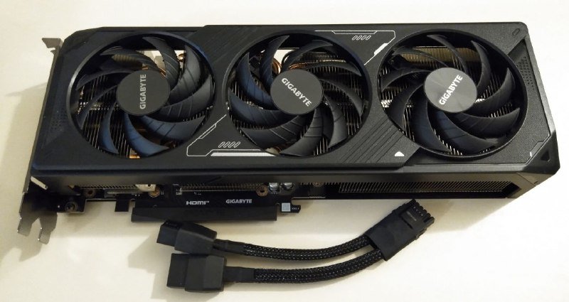 Видеокарта GPU GIGABYTE GeForce RTX 5070 WINDFORCE OC SFF 12G 2