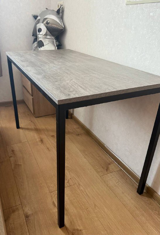 2 компьютерных стола 4