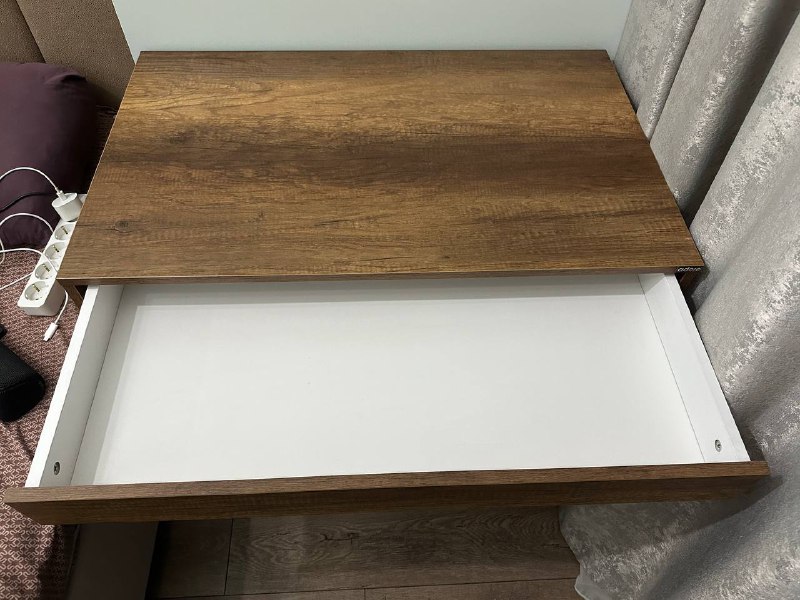 Деревянный стол 6