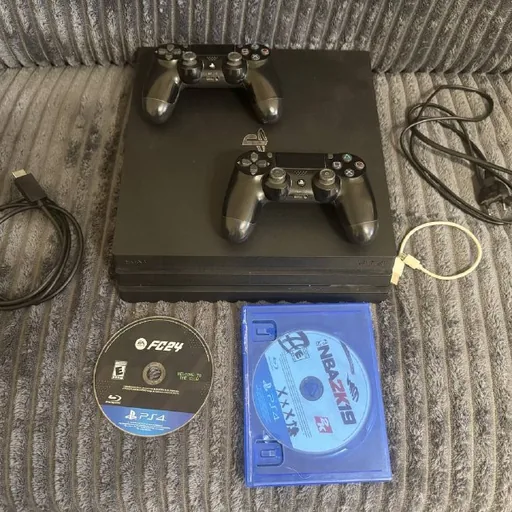 PlayStation 4 Pro, 2 джойстика, FC 24, кабели