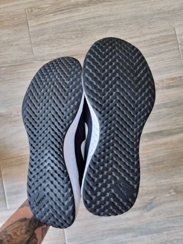 кроссовки Nike оригинал размер 38 3