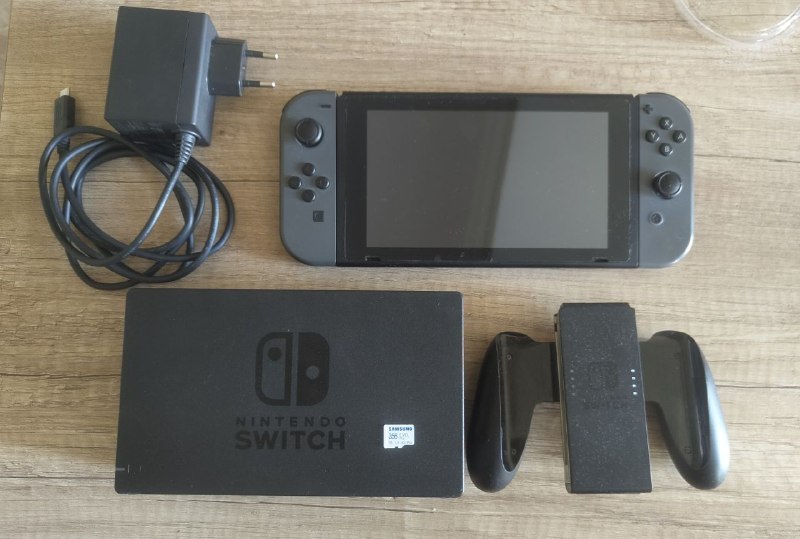 Nintendo Switch с картой памяти Samsung Evo 256gb