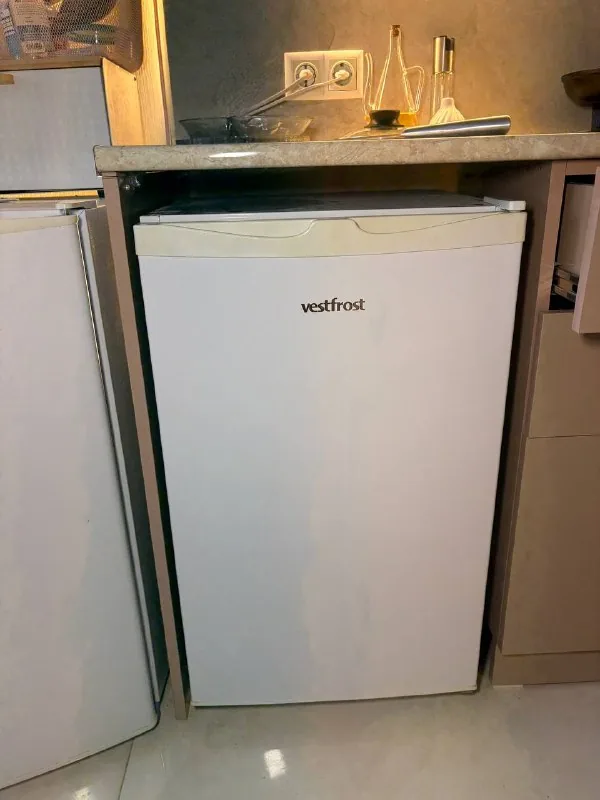 Маленький холодильник Vestfrost без морозилки 1