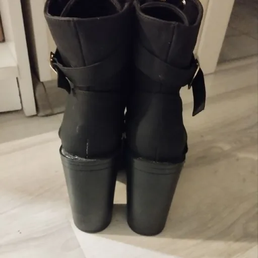 Женские ботинки