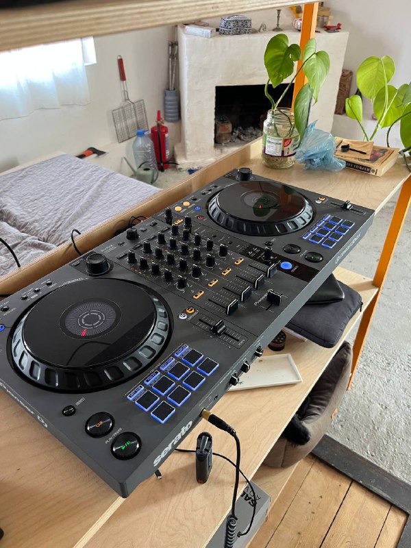 DJ контроллер DDJ-FLX6