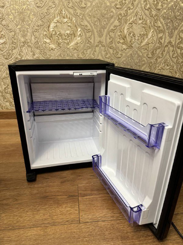 Небольшой холодильник