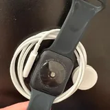 Apple Watch SE 2, ремешок, кабель зарядки 3