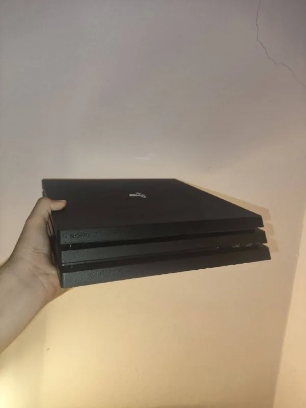 PS4 Pro, 2 джойстика, 3 игры 1