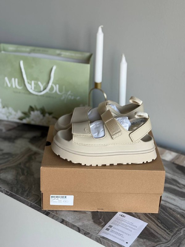 Бежевые женские сандалии UGG размер 38