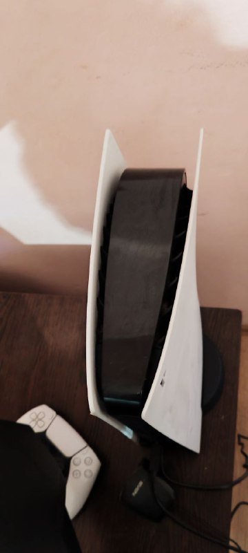 PS5 с дисководом и двумя джойстиками 3