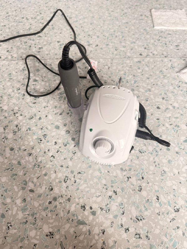 Набор для мастера маникюра с аппаратом, гель-лаками, лампой 7