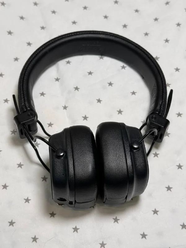 Apple Watch Series 8, Marshall Major IV 1