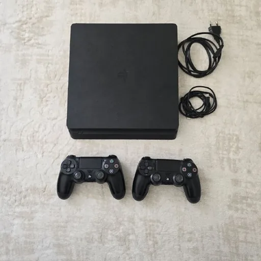 PS4 Slim, два контроллера
