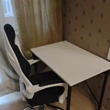 Компьютерный стол и офисное кресло 1