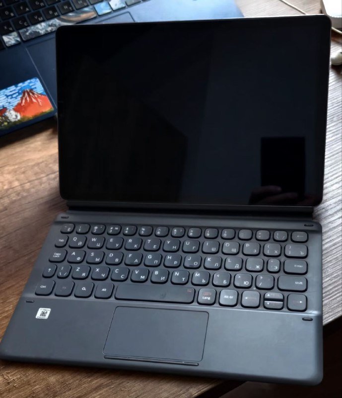 Планшет Samsung Galaxy Tab 6 128 ГБ с чехлом-клавиатурой