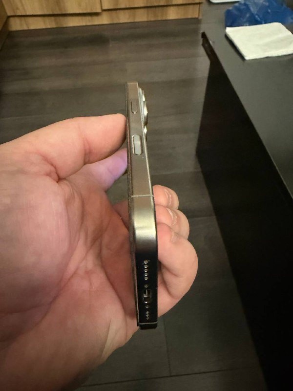 iPhone 16 Pro 256GB с чехлом Pitaka 8