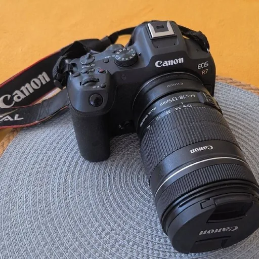 Canon EOS R7, объектив 18-135mm