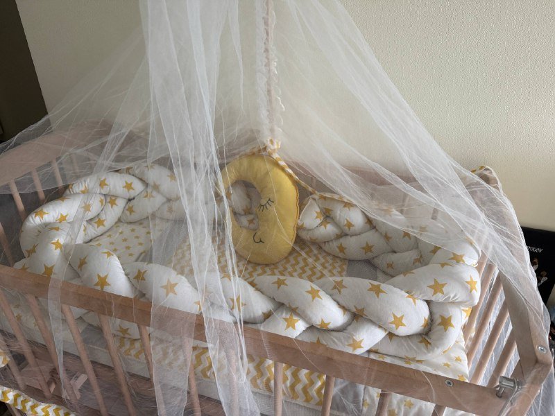 Детская деревянная кроватка с комплектом 2