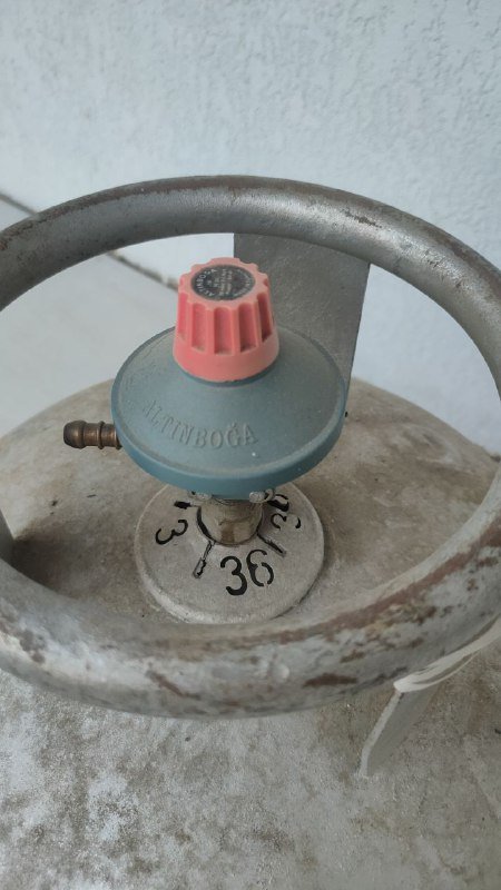 Баллон газовый и редуктор для обогрева