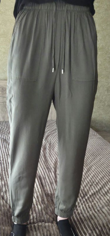 Чёрные брюки H&M, хаки брюки H&M, кардиган o'stin, блуза H&M, полукомбинезон, волейбольные рукава 5