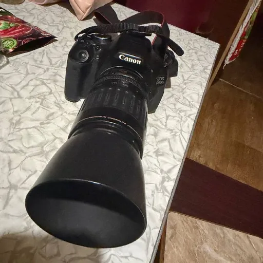 Canon EOS 600D, объективы, штатив, зарядник