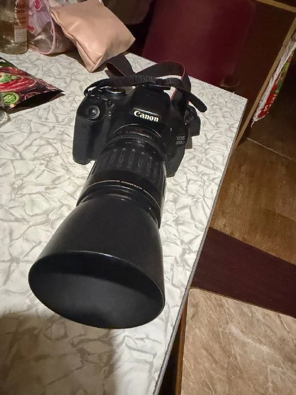 Canon EOS 600D, объективы, штатив, зарядник 1