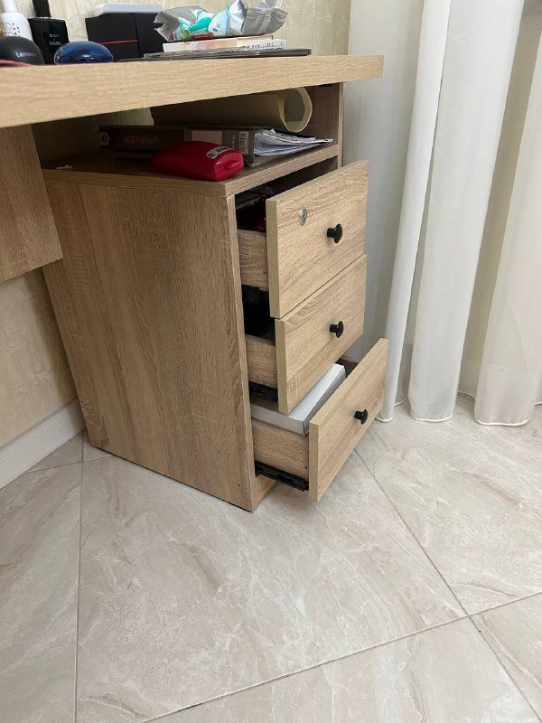 Стол с ящиками 2