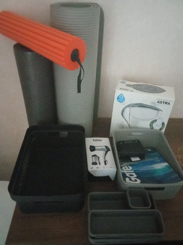 Стол, стул, вешалка, гладильная доска, коврик для йоги, массажёр, фен, набор контейнеров, отпариватель, блендер Braun 5