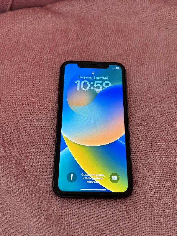 iPhone 11 128GB с оригинальным проводом 8