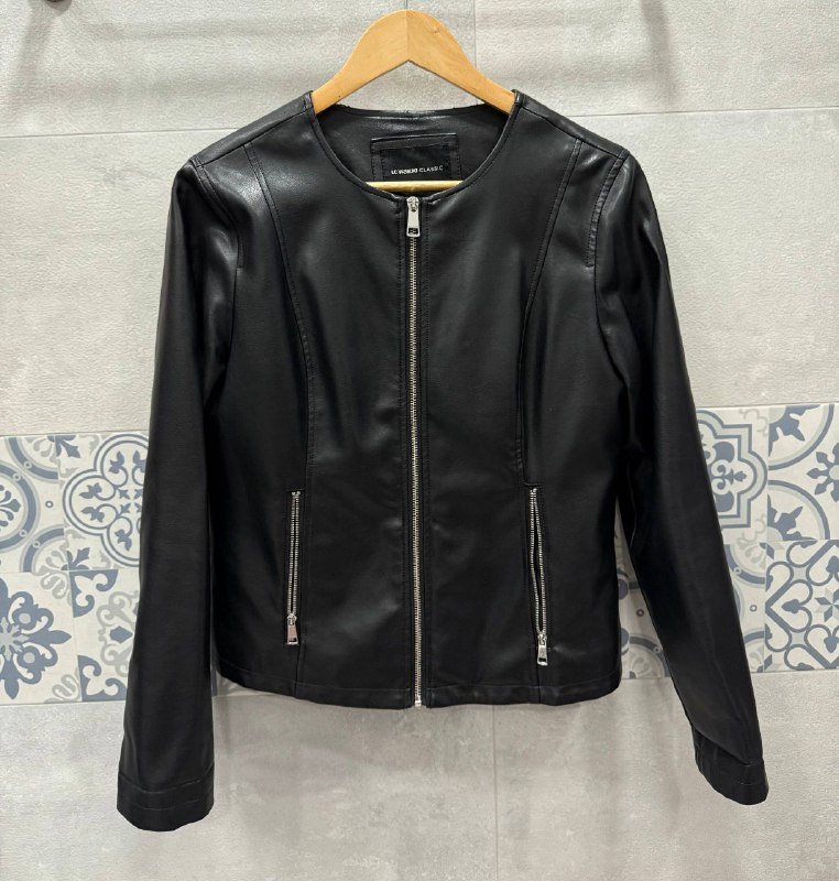 черная женская кожаная куртка размер С/М