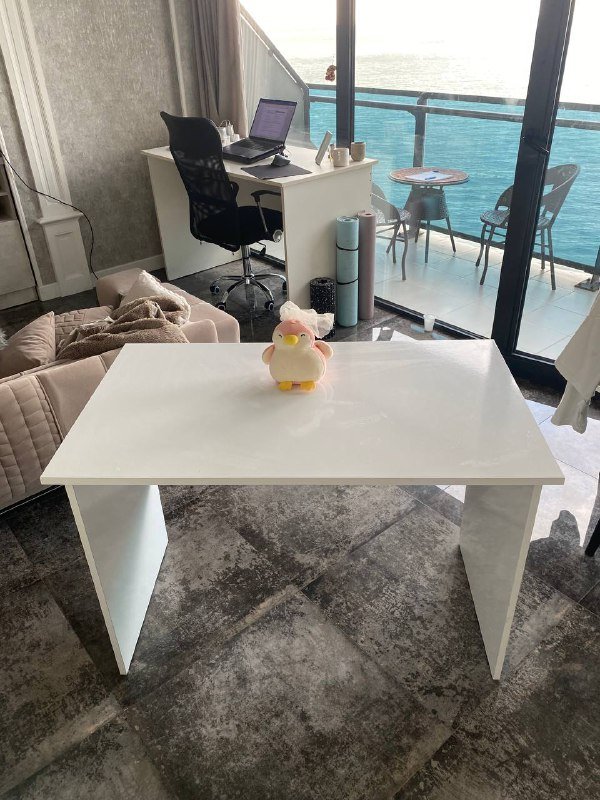 широкий белый компьютерный стол