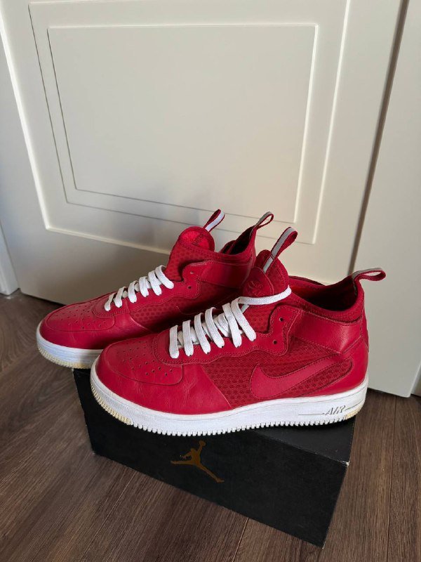 Adidas yeezy, Nike Air Force, Nike Air Force ultra force, Nike Jordan 3