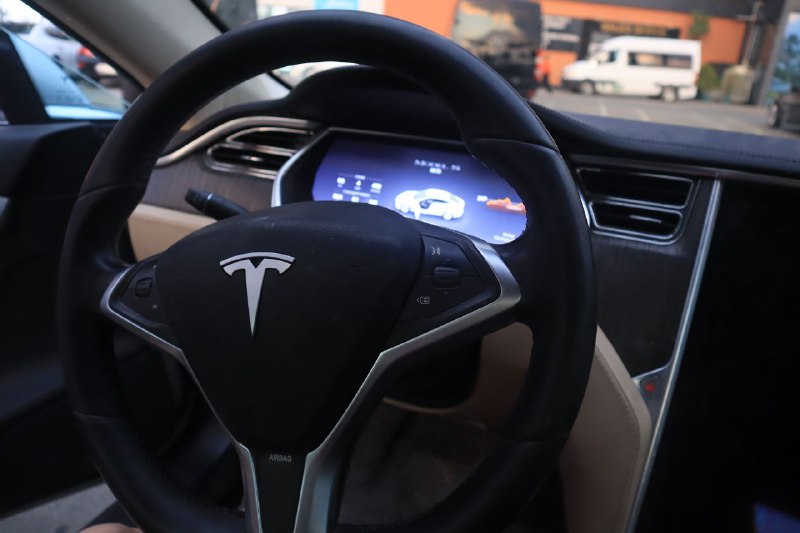Tesla Model S 85 2013 3