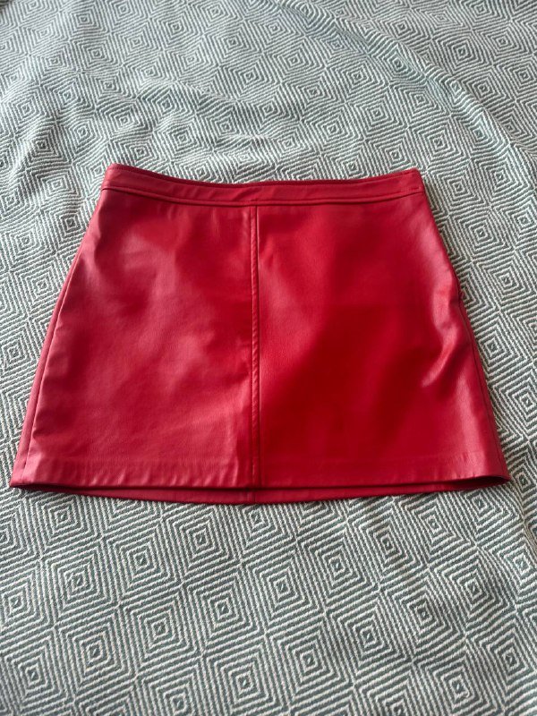 Кожаная юбка, кофточка на пуговицах, штаны 100% хлопок