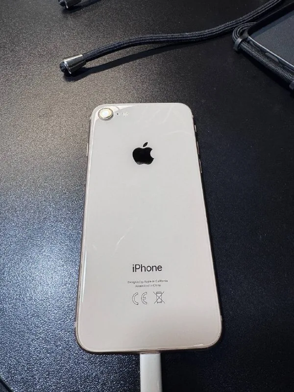 iPhone 8 64Гб 1
