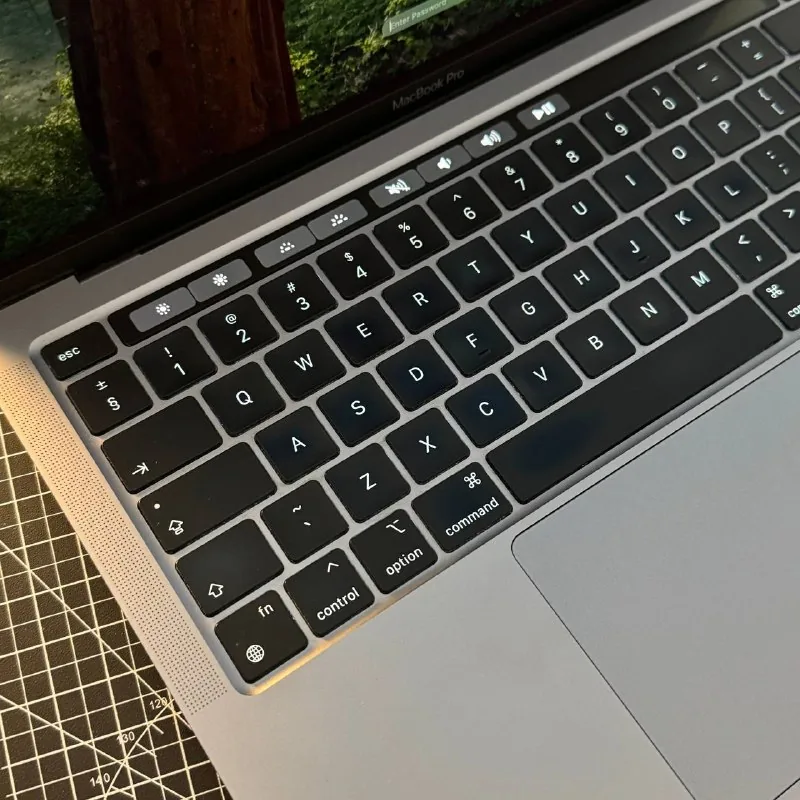 MacBook Pro 13 M2 2022 1