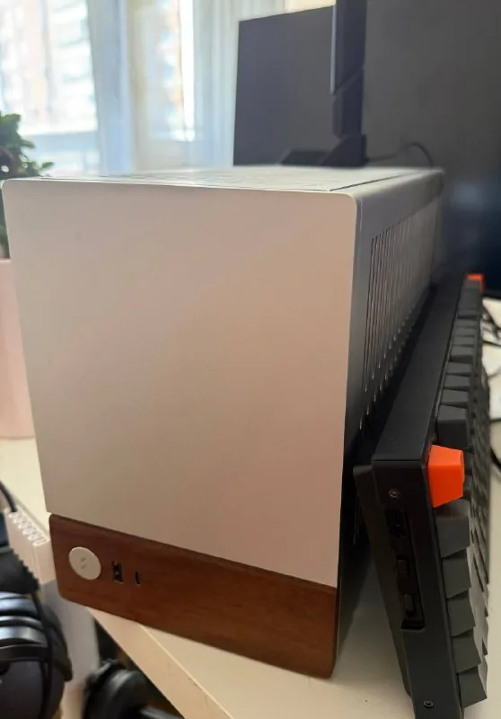 Маленький компьютер с AMD Ryzen 9800x3d и Asus GeForce 4080 1