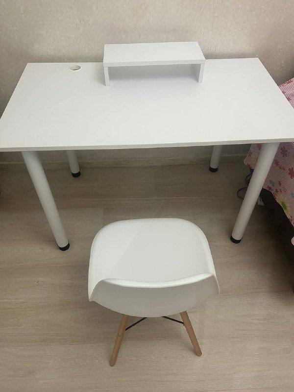 Стол, стул, подставка под монитор