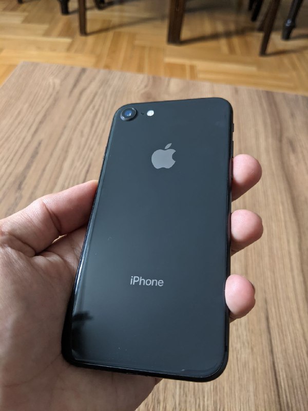 Pixel 2, iPhone 8 5