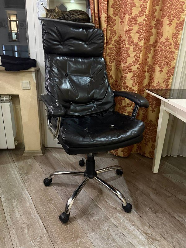 Компьютерное кресло черно-белое, кожаное директорское кресло 6