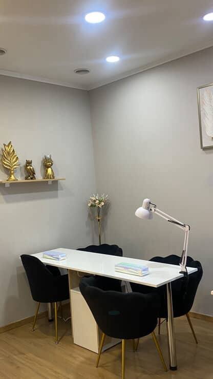 ქირავდება ადგილი მანიკურის სპეციალისტისთვის 2